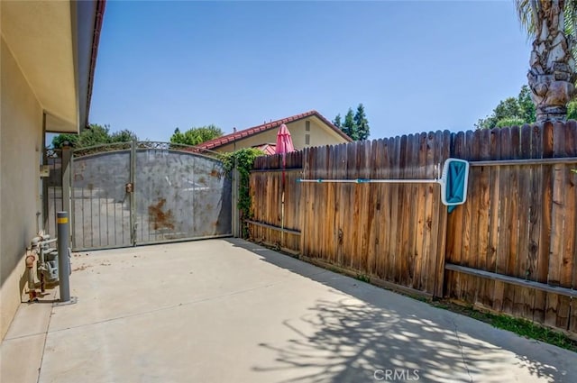 9425 Oak Hills Ave, Bakersfield, CA 93312 - view of patio / terrace featuring a gate