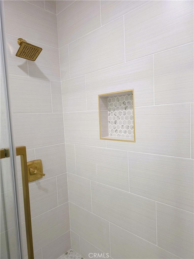 215 N Olive St, Anaheim, CA 92805 - full bath with a tile shower