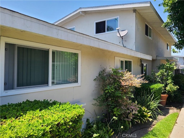 1548 N Elm Ave, Costa Mesa, CA 92626 - view of side of home with stucco siding
