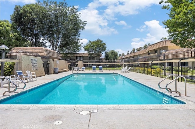 10270 Durango River Ct, Fountain Valley, CA 92708 - community pool with a patio