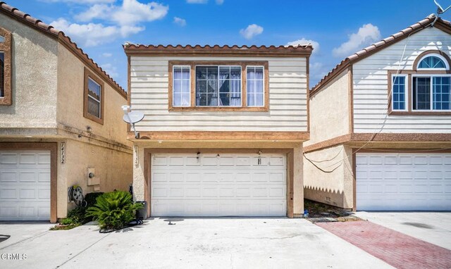 14134 Orizaba Ave, Paramount, CA 90723 - townhome / multi-family property featuring an attached garage and driveway