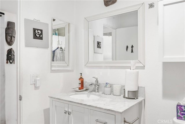 2455 Via Sonoma Unit A, Palm Springs, CA 92264 - bar featuring a sink