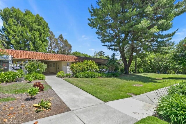 933 Avenida Majorca Unit P, Laguna Woods, CA 92637 - view of front facade featuring a front lawn, a tiled roof, and stucco siding