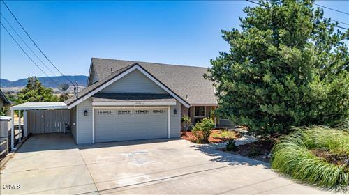 22820 Mariposa Rd, Tehachapi, CA 93561 - view of front of property featuring driveway, an attached garage, and a mountain view