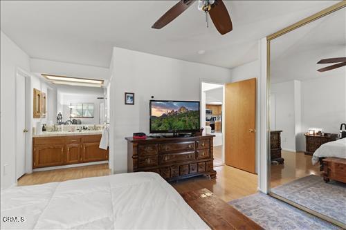 22820 Mariposa Rd, Tehachapi, CA 93561 - bedroom with light wood finished floors, ensuite bath, and a ceiling fan