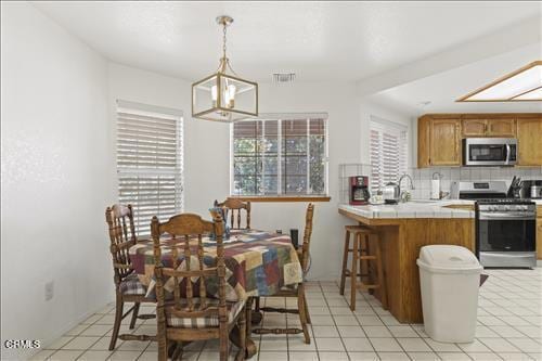 22820 Mariposa Rd, Tehachapi, CA 93561 - dining room featuring a chandelier