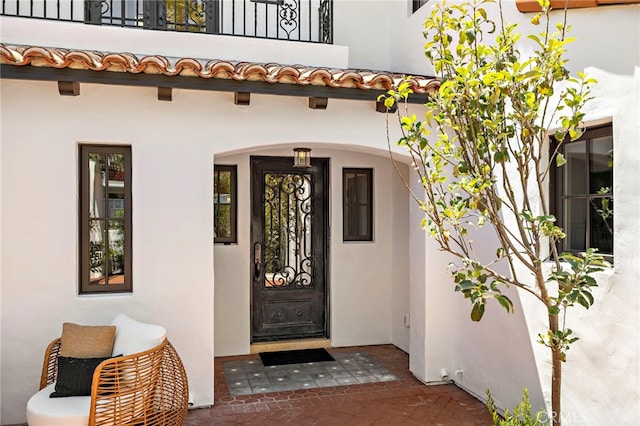 750 Manzanita Dr, Laguna Beach, CA 92651 - property entrance with a balcony and stucco siding