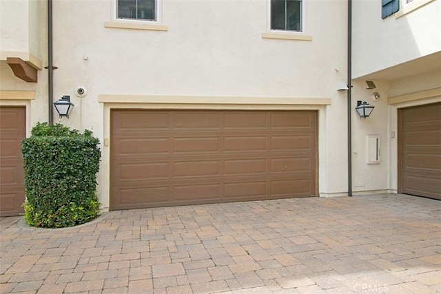 760 S Olive St, Anaheim, CA 92805 - garage with decorative driveway