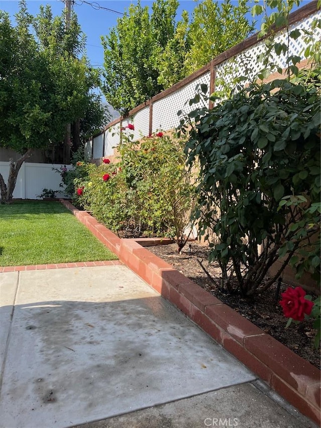 8049 Le Berthon St, Sunland, CA 91040 - view of patio / terrace