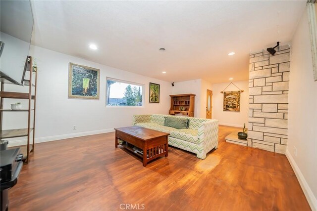 533 Via Vista Dr, Redlands, CA 92373 - living area featuring wood finished floors and recessed lighting