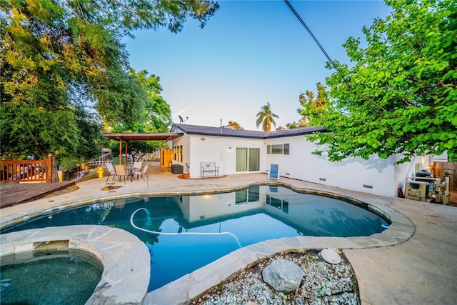 533 Via Vista Dr, Redlands, CA 92373 - view of swimming pool with a patio, a wooden deck, and a pool with connected hot tub
