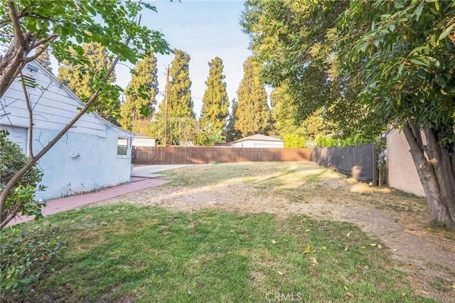 5516 Palm Ave, Whittier, CA 90601 - view of fenced backyard