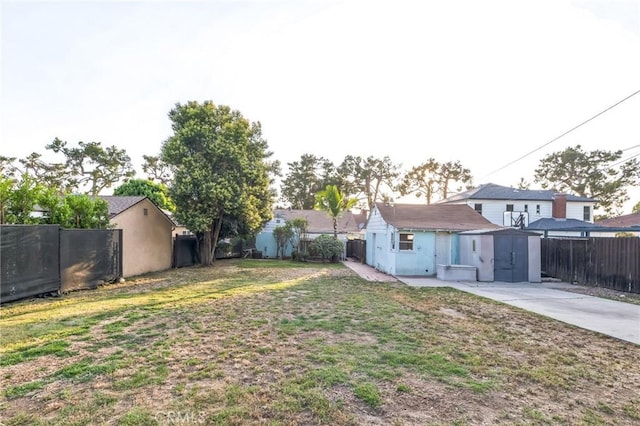 5516 Palm Ave, Whittier, CA 90601 - view of yard with a storage unit