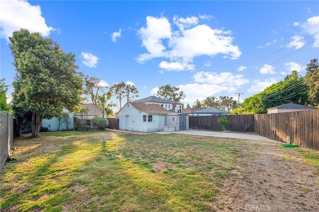 5516 Palm Ave, Whittier, CA 90601 - fenced backyard with a patio area