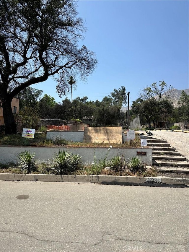 1039 Concha St, Altadena, CA 91001
