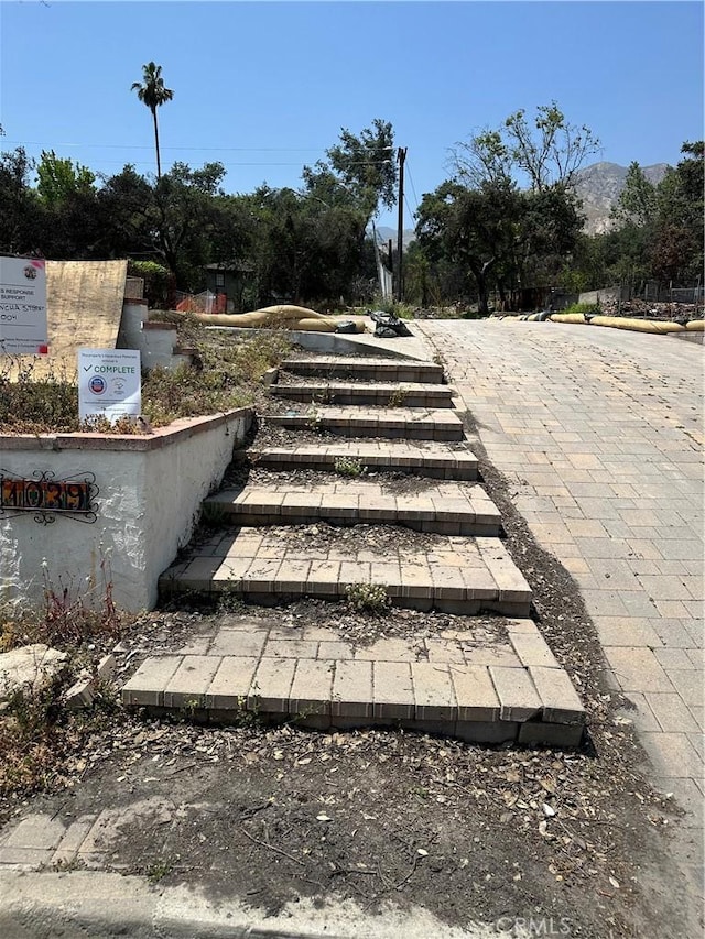1039 Concha St, Altadena, CA 91001