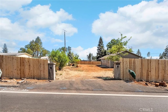 6388 Oak Rd, Paradise, CA 95969 - view of front of property