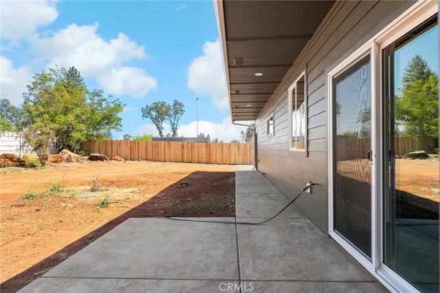 6388 Oak Rd, Paradise, CA 95969 - fenced backyard featuring a patio area