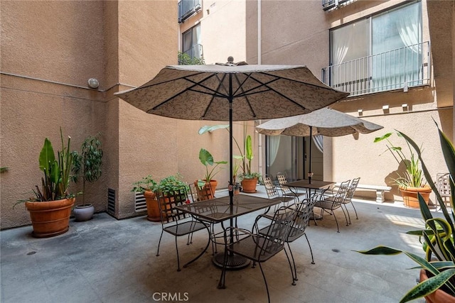 625 S Berendo St Unit 604, Los Angeles, CA 90005 - view of patio with outdoor dining area