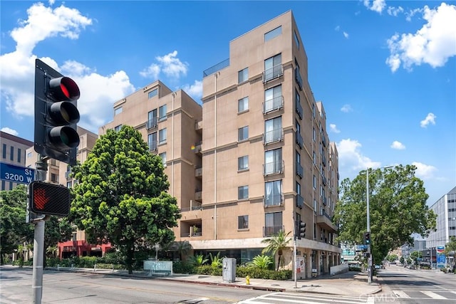 625 S Berendo St Unit 604, Los Angeles, CA 90005 - view of apartment building / complex