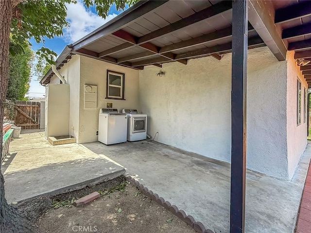 6706 Melvin Ave, Reseda, CA 91335 - view of patio / terrace with independent washer and dryer and an attached carport