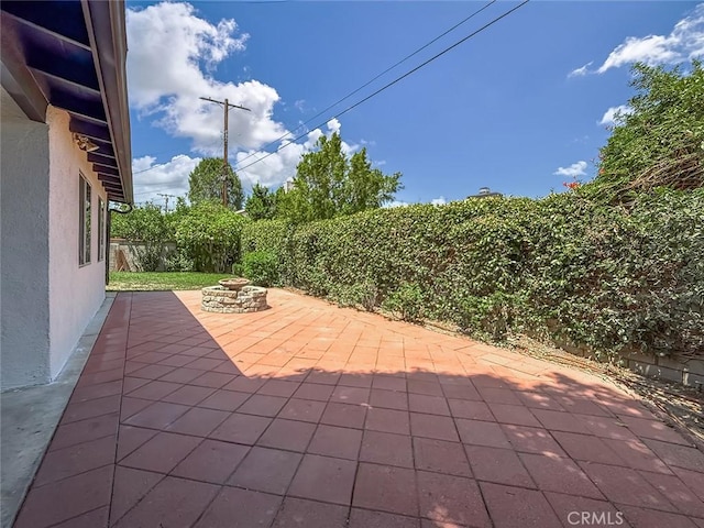 6706 Melvin Ave, Reseda, CA 91335 - fenced backyard with a patio area