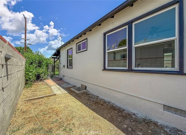 6706 Melvin Ave, Reseda, CA 91335 - view of side of home with stucco siding