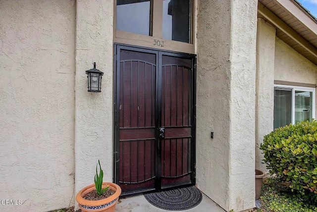 502 Holly Ave, Oxnard, CA 93036 - entrance to property with stucco siding