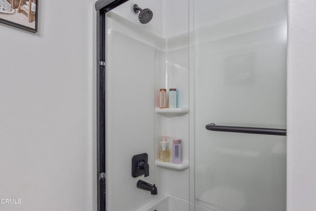 502 Holly Ave, Oxnard, CA 93036 - full bathroom with bath / shower combo with glass door