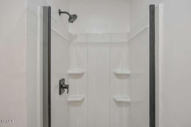 502 Holly Ave, Oxnard, CA 93036 - bathroom view of a shower