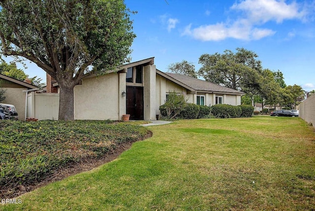 502 Holly Ave, Oxnard, CA 93036 - mid-century modern home with stucco siding