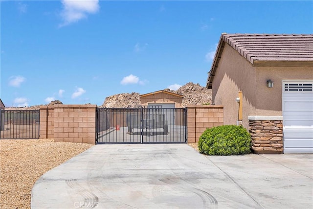 15558 Lookout Rd, Apple Valley, CA 92307 - view of gate