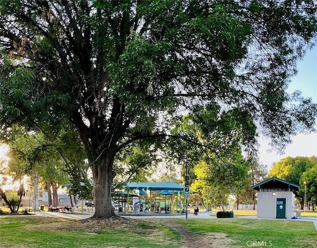 20134 Leadwell St Unit 337, Winnetka, CA 91306 - view of property's community with a yard