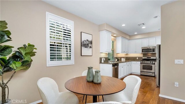66 Full Moon, Irvine, CA 92618 - dining area featuring dark wood-style flooring and recessed lighting