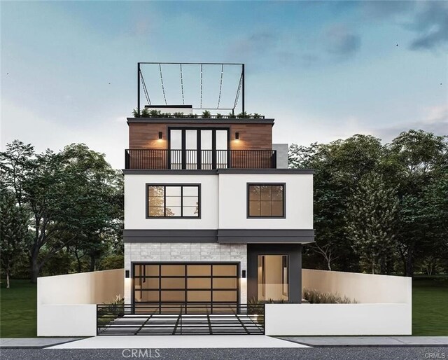344 Portland Cir Unit 342, Huntington Beach, CA 92648 - view of front facade featuring a balcony, an attached garage, a fenced front yard, and stucco siding