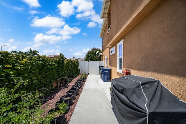 1568 Patterson Ranch Rd, Redlands, CA 92374 - fenced backyard featuring area for grilling and a patio