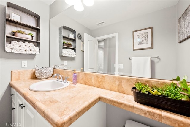 46287 Durango Dr, Temecula, CA 92592 - bathroom with vanity