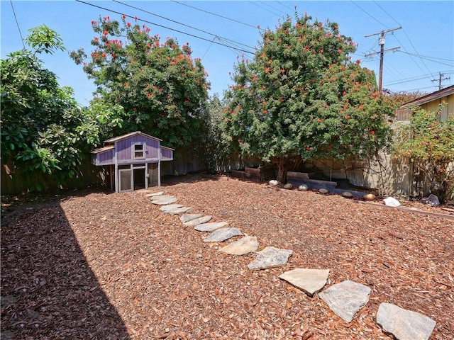 4917 W 140th St, Hawthorne, CA 90250 - view of yard with an outdoor structure
