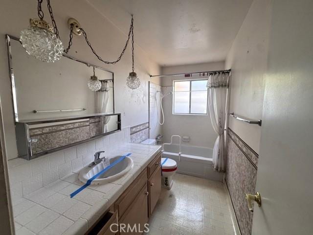 3246 Shamrock Ave, Merced, CA 95340 - full bathroom featuring vanity, shower / bath combo, and decorative backsplash
