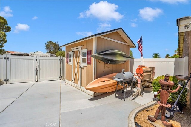 26460 Gem Ct, Helendale, CA 92342 - view of patio featuring a jacuzzi and a gate
