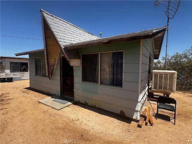 1489 Balsa Ave, Yucca Valley, CA 92284 - view of front of home with roof with shingles