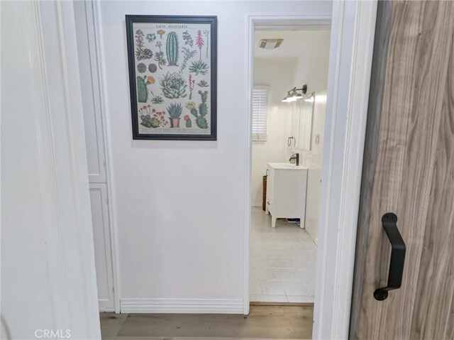 5960 Lime Ave, Long Beach, CA 90805 - hall with baseboards