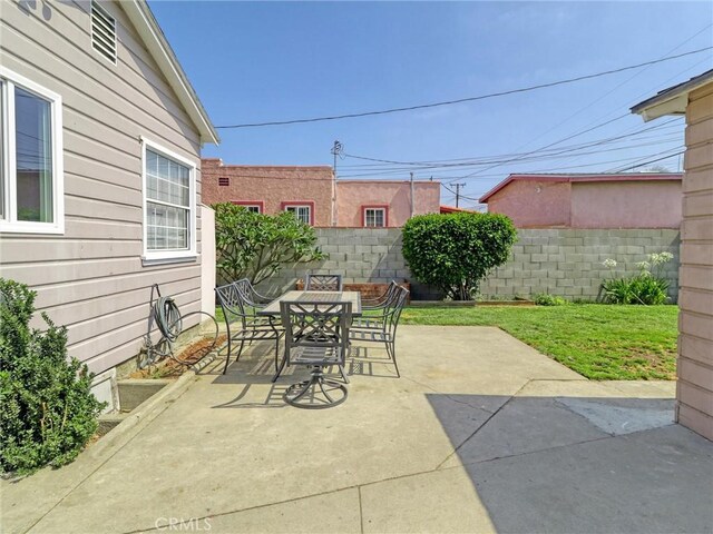 5960 Lime Ave, Long Beach, CA 90805 - view of patio / terrace with outdoor dining area