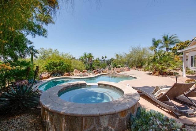 2149 Gamble Pl, Escondido, CA 92029 - view of swimming pool featuring a pool with connected hot tub and a patio area