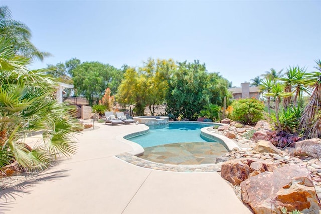 2149 Gamble Pl, Escondido, CA 92029 - view of swimming pool with a patio area, a fenced backyard, and a pool with connected hot tub