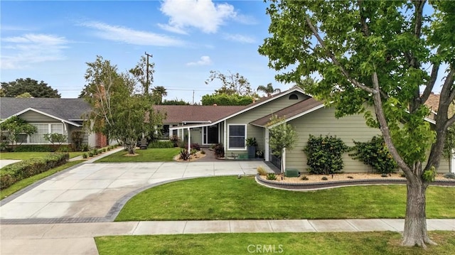 11832 Weatherby Rd, Los Alamitos, CA 90720 - ranch-style house with a front yard