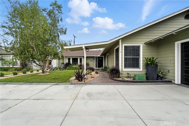 11832 Weatherby Rd, Los Alamitos, CA 90720 - single story home with a front lawn
