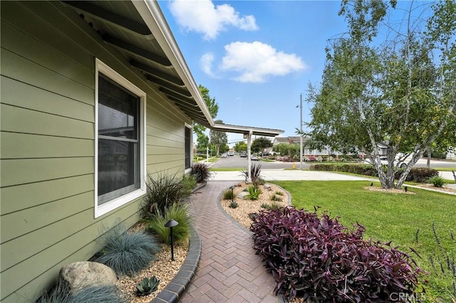 11832 Weatherby Rd, Los Alamitos, CA 90720 - view of green lawn