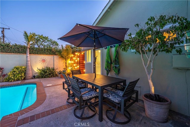 11832 Weatherby Rd, Los Alamitos, CA 90720 - view of patio / terrace with outdoor dining space