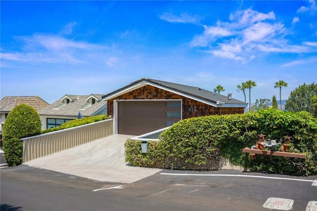 686 Diamond St, Laguna Beach, CA 92651 - garage with driveway